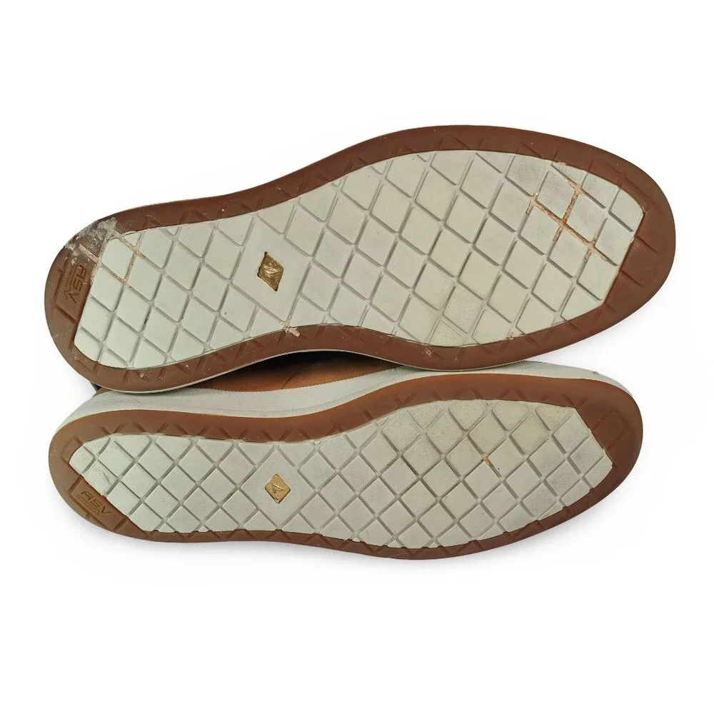 Sperry brand top
